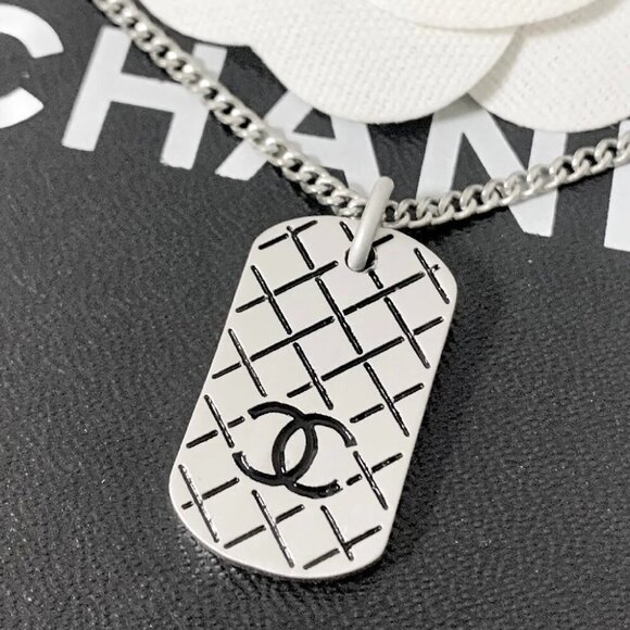 CHANEL CC Logo Quilted Matelasse Dog Tag Necklace 17" Silver Tone 05P Auth - Picture 1 of 4